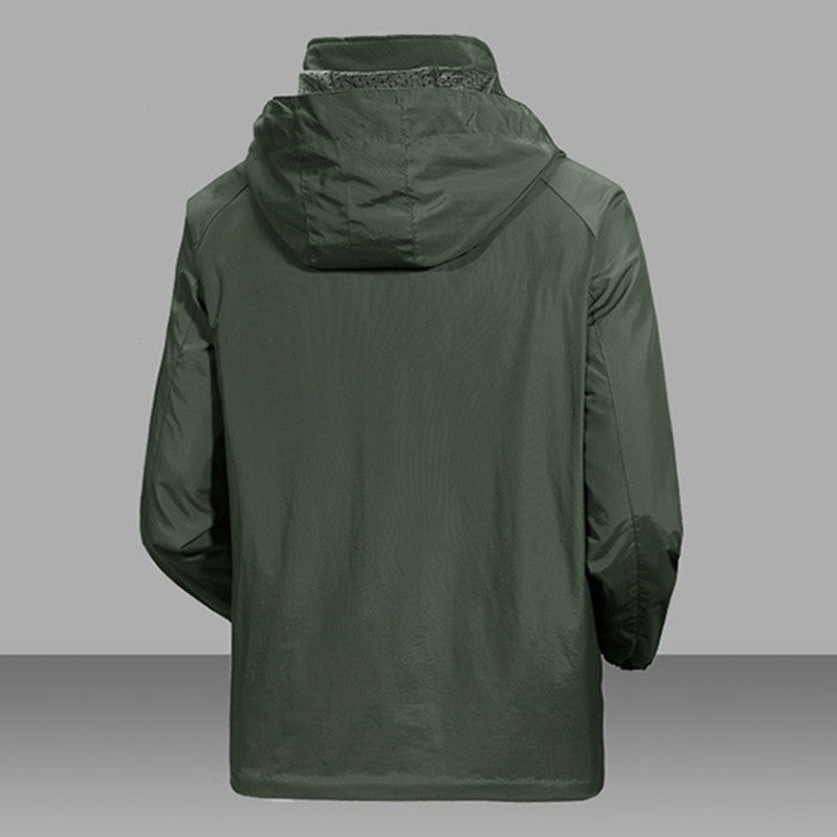 Grüne Regenjacke, Rückseite mit Kapuze