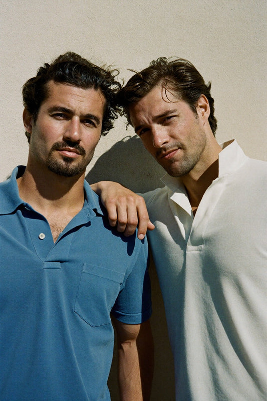 Poloshirts für Herren: der Passform- und Kombinations-Guide für Piqué, Feinstrick und Langarm