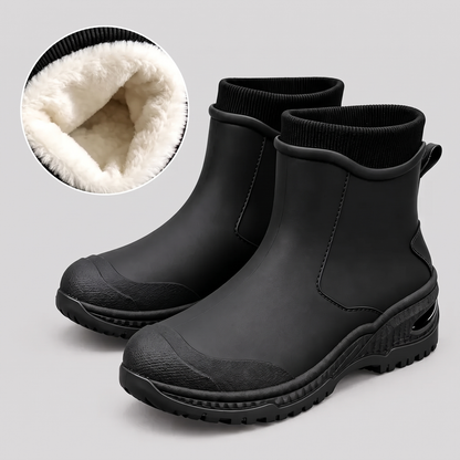 Komplett schwarze Gummistiefel mit Strickbündchen, der Ausschnitt zeigt das weiße Fleecefutter.