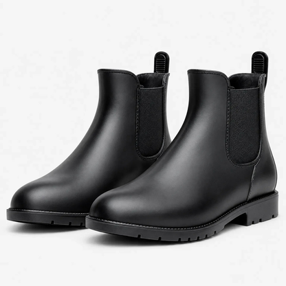 Paar schwarze Gummistiefel im Chelsea-Stil mit elastischen Seiteneinsätzen und Zuglasche