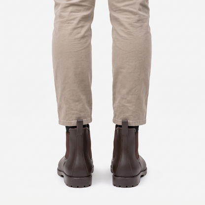 Braune Chelsea-Gummistiefel von hinten mit Zuglaschen