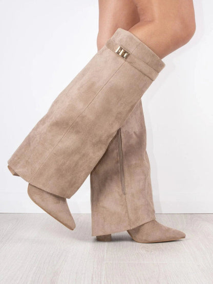 Kniehohe Stiefel – Damenstiefel aus Wildlederimitat mit spitzer Zehenpartie und Absatz-Beiges Wildleder-35-Chaps Herrenmode