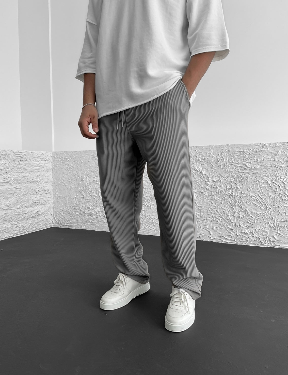 Locker sitzende Hosen – Lässige Herrenhose mit geradem Bein und Kordelzug-Grau-S-Chaps Herrenmode