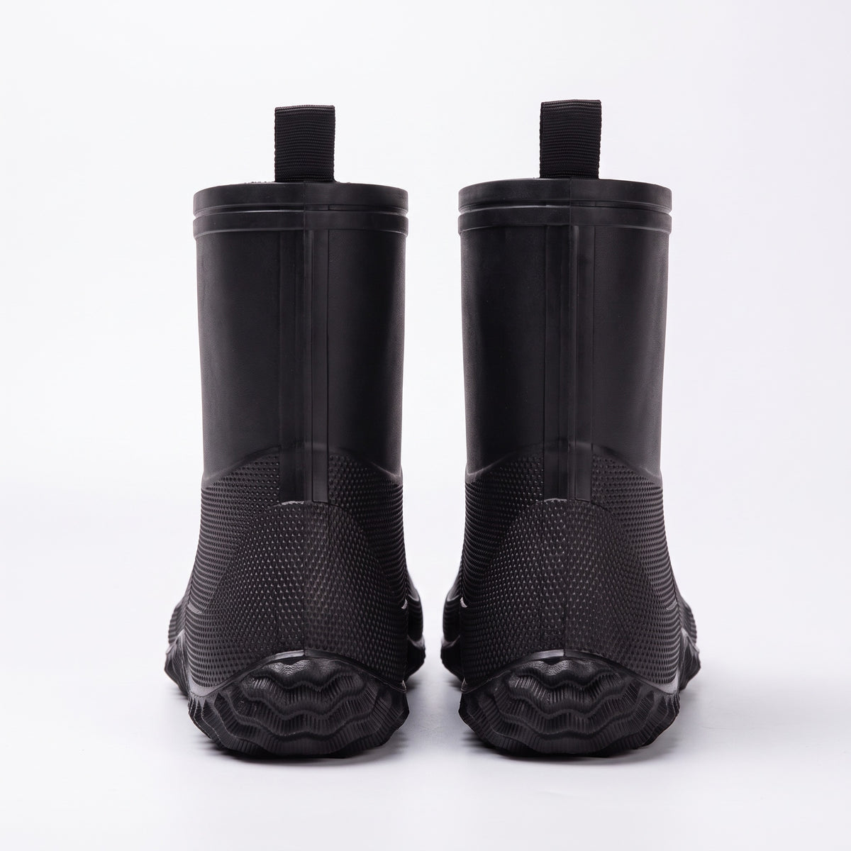 Schwarze Gummistiefeletten für Herren, Rückansicht mit Zuglasche