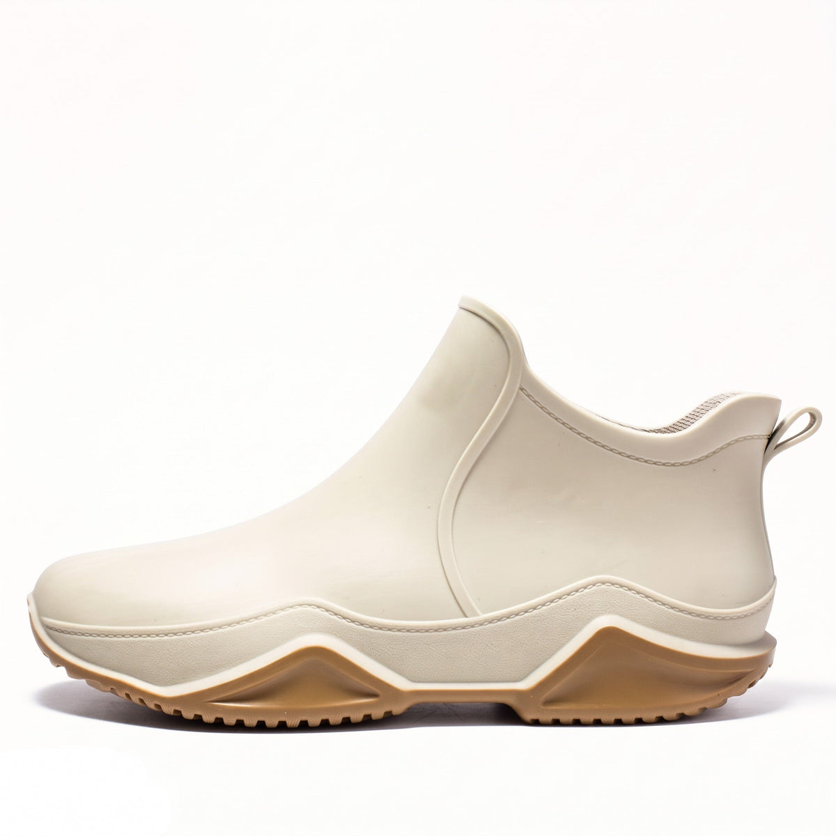 Beige Regenstiefelette mit Wellensohle in Gumfarbe, freigestellt fotografiert | Chaps Herrenmode