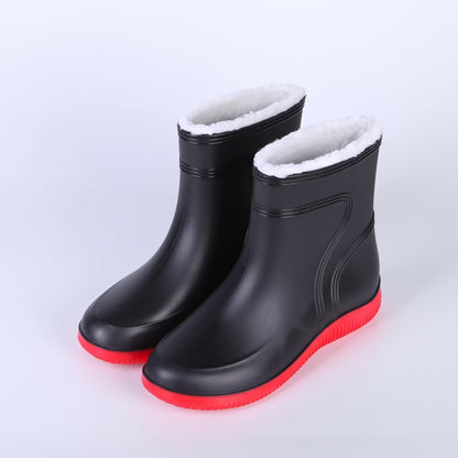 Schwarze Gummistiefel mit rotem Sohlenrand und weißem Plüschfutter, freigestellt | Chaps Herrenmode