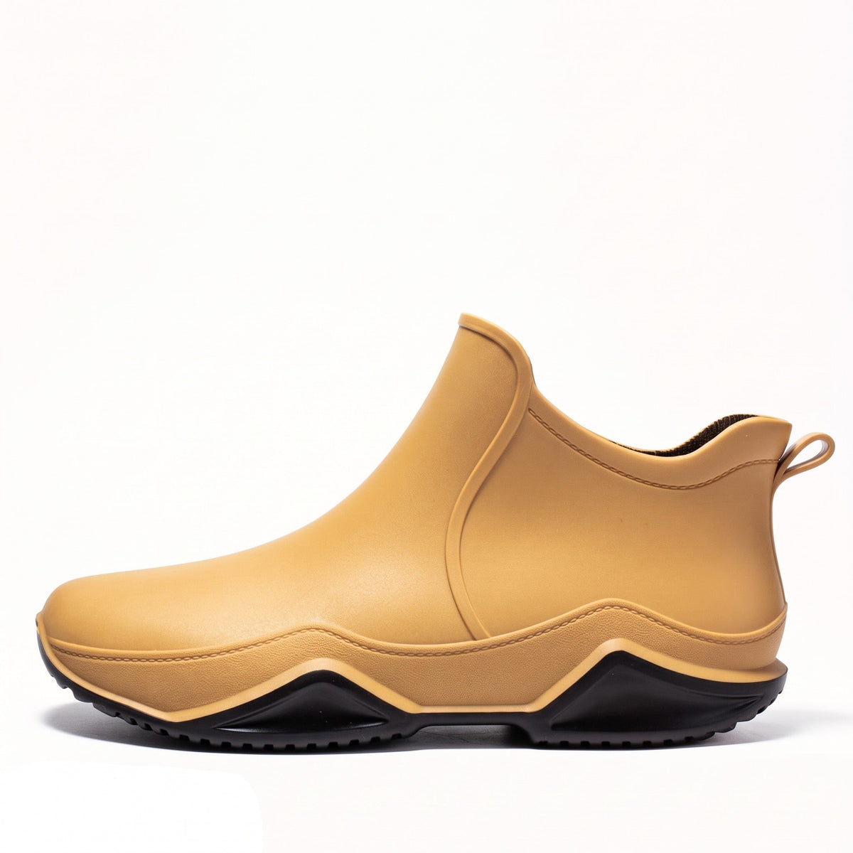 Senffarbene Regenstiefelette mit dicker Wellensohle, freigestellt ohne Person | Chaps Herrenmode