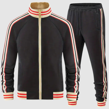 Schwarze Retro-Trainingsjacke und Hose mit cremefarbenen, roten und schwarzen Kontraststreifen | Chaps Herrenmode