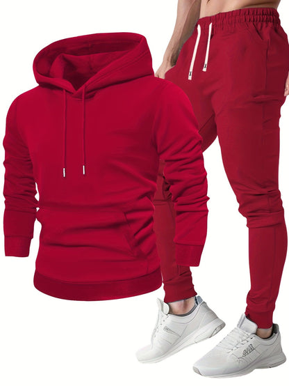Roter Kapuzenpullover neben der passenden Jogginghose | Chaps Herrenmode