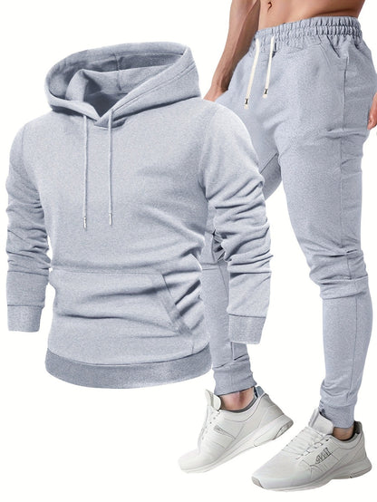 Grauer Kapuzenpullover neben der passenden Jogginghose | Chaps Herrenmode