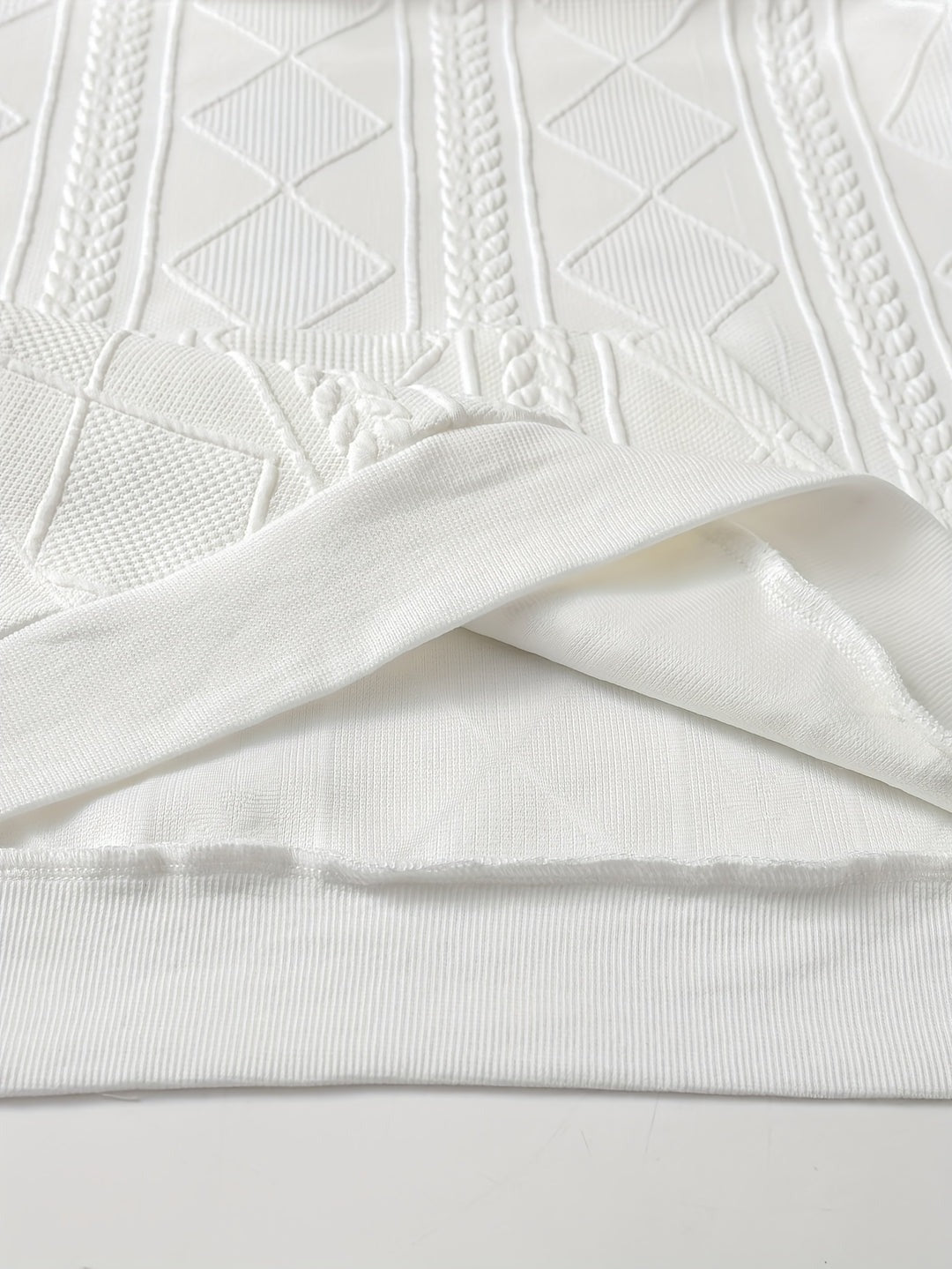 Nahaufnahme des gerippten Saums und der glatten Innenseite des Stoffs | Chaps Herrenmode