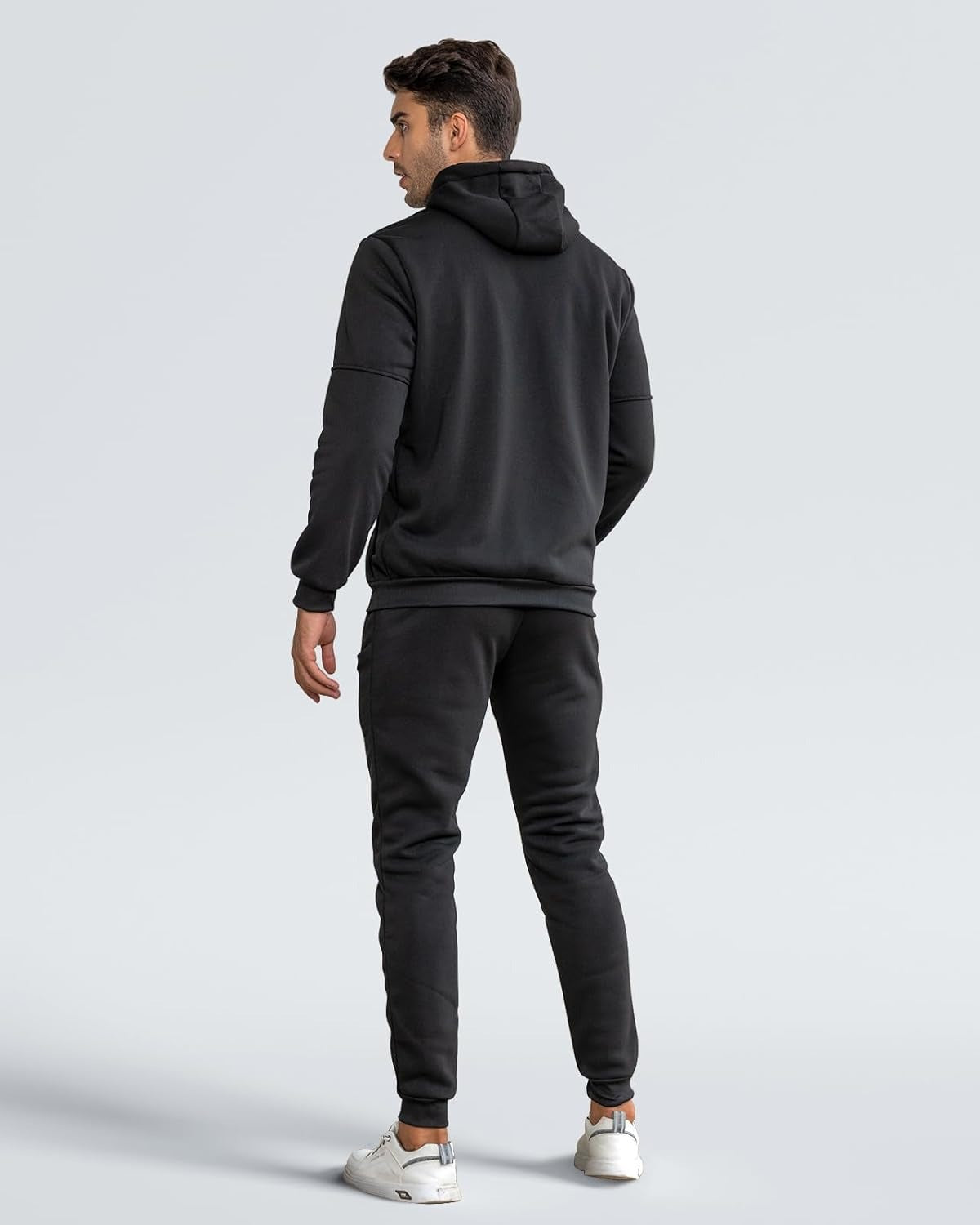 Schwarzer Trainingsanzug mit Kapuzenjacke, Rückansicht | Chaps Herrenmode