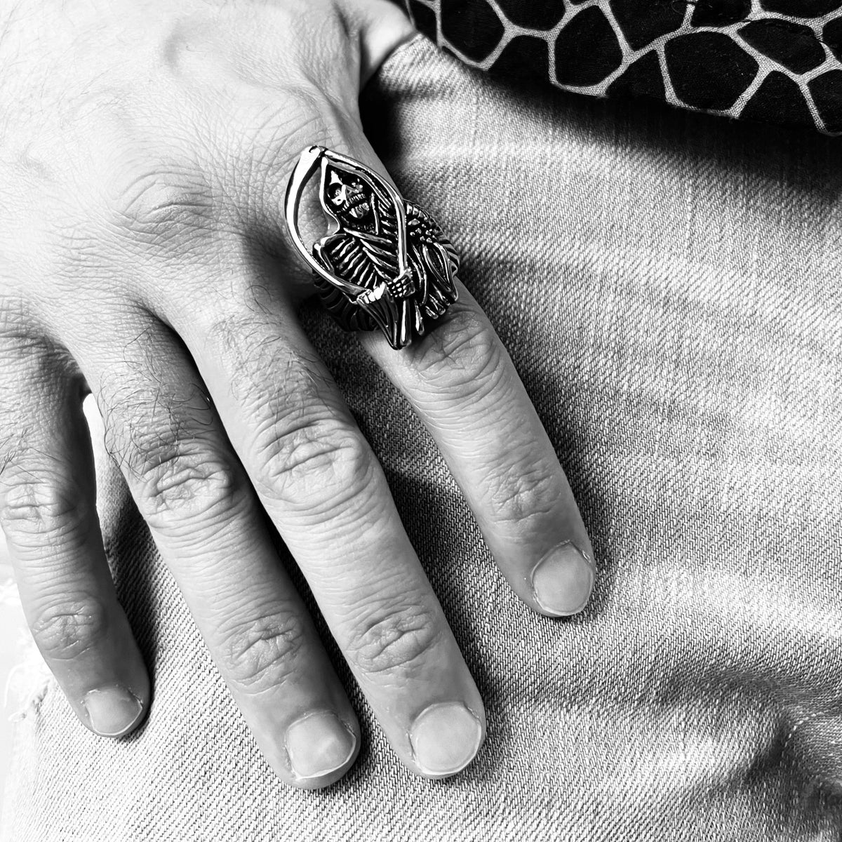 Sensenmann Ring Herren | Edelstahl | Sense | Knochenhände | Silber-Chaps Herrenmode