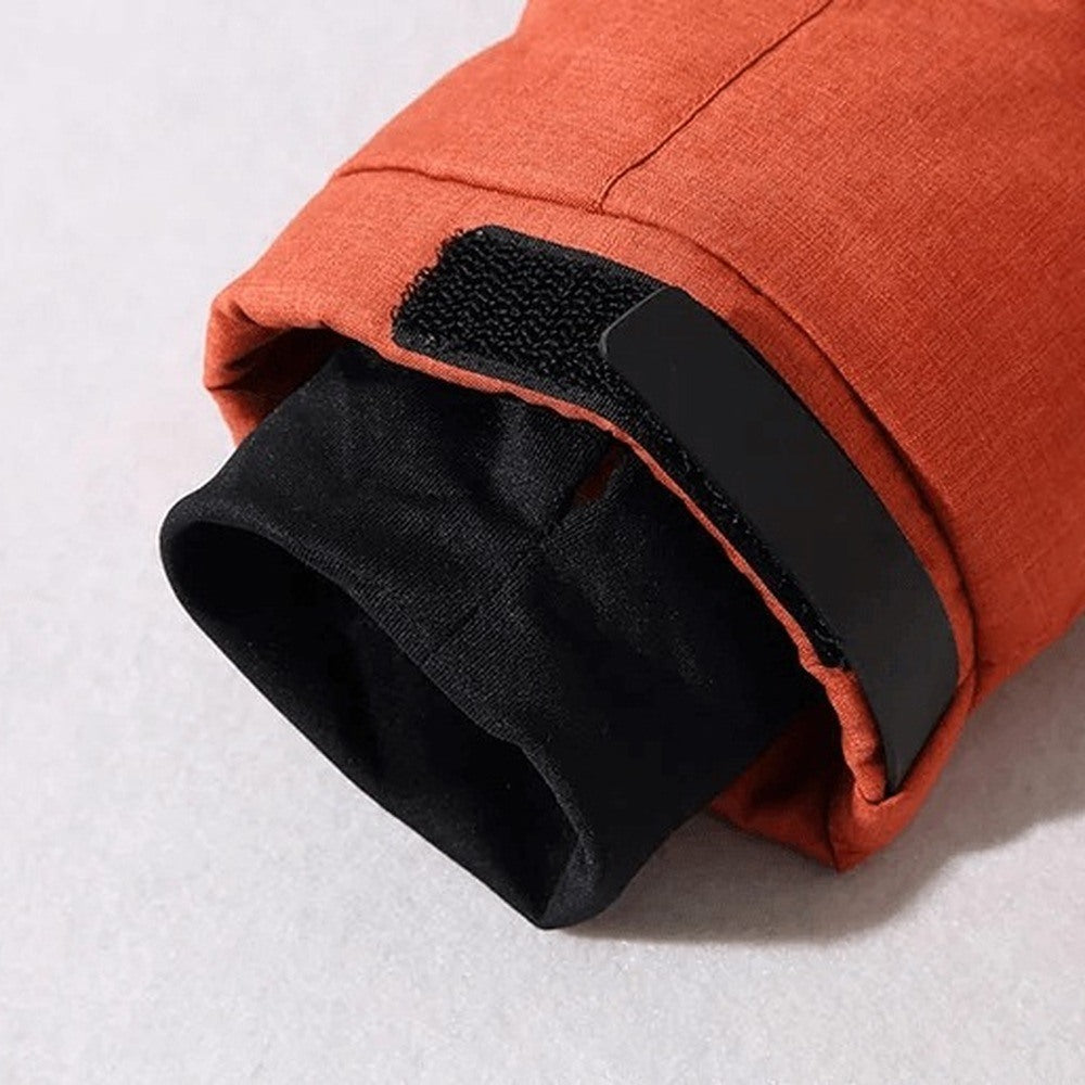 Orangefarbene Steppjacke mit Ärmeltasche und Klettverschluss, Nahaufnahme ohne Person | Chaps Herrenmode