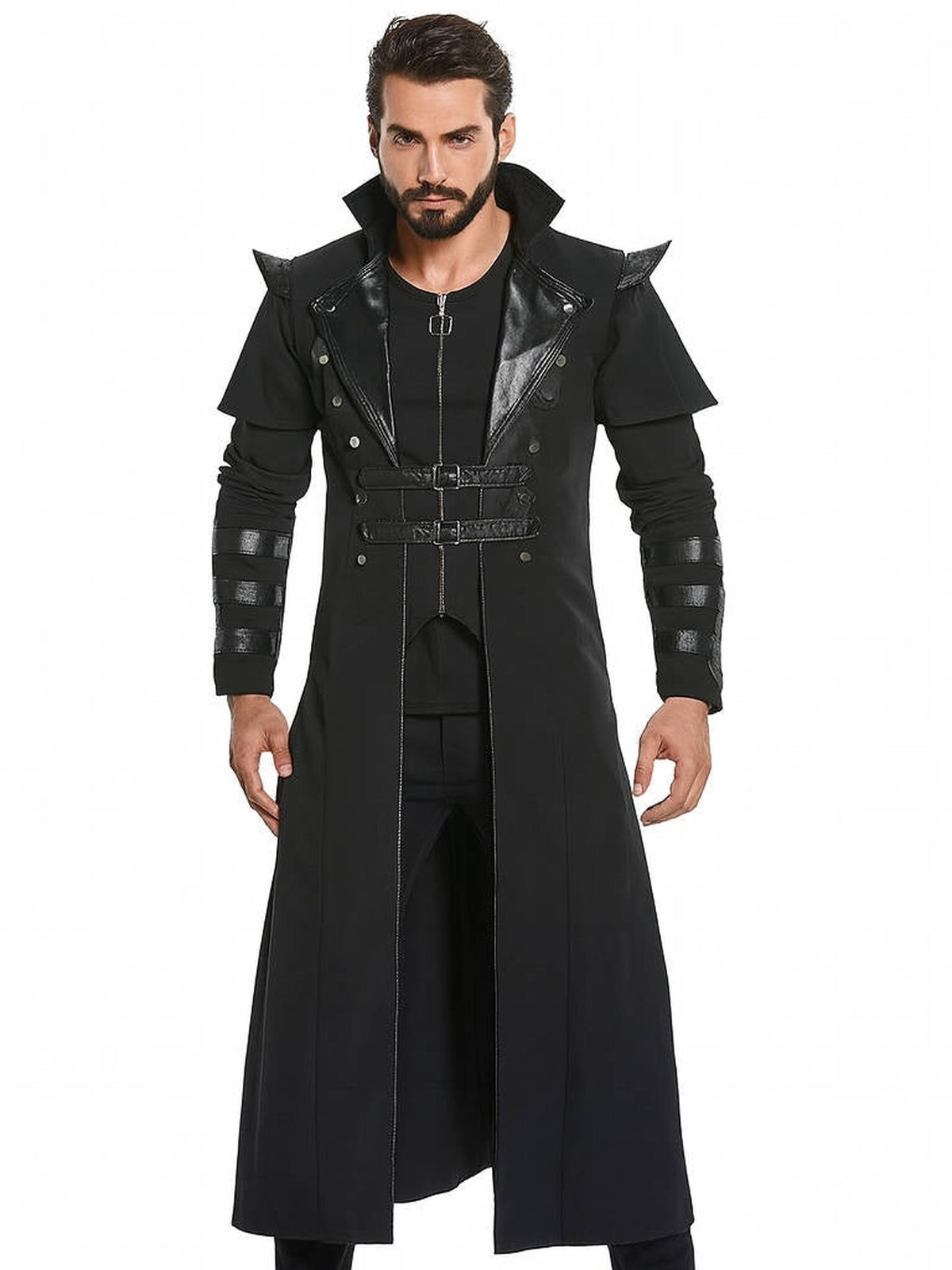 Mann im langen schwarzen Gothic-Steampunk-Mantel