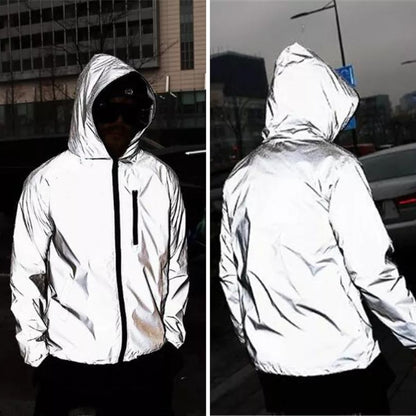 Reflektierende Jacke leuchtet nachts, Vorder- und Rückseite