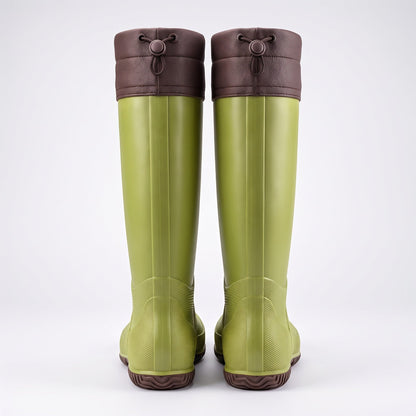 Olivgrüne Gummistiefel mit brauner Stulpe und Kordelzug, Rückansicht freigestellt | Chaps Herrenmode